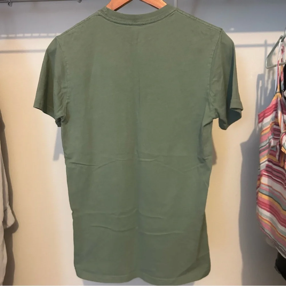 🍄🧋Green Hot Topic T-Shirt with Mushrooms Sipping Boba Graphic - Picture 3 of 4